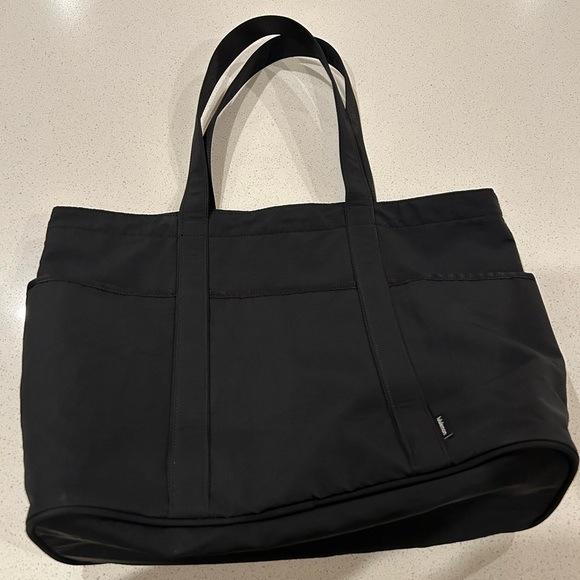 Lululemon Daily Multi-Pocket Tote Bag 20L Black - Picture 3 of 9